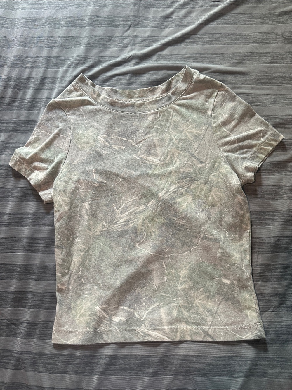 PACSUN Women’s Short Sleeve Tee in Light Green Camo SMALL
